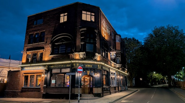 Exterior photo of the Railway, Southend-on-Sea